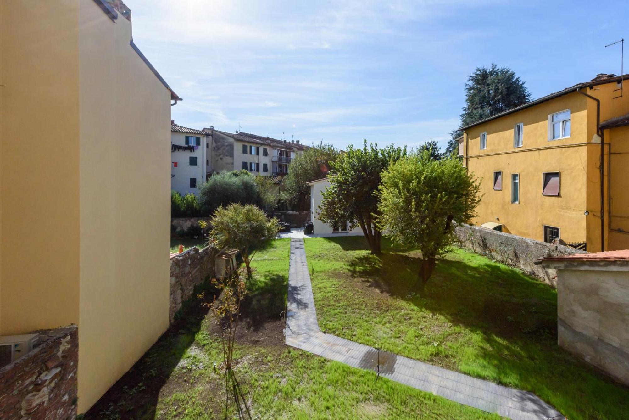 Heart Of Lucca Style Whitin The Walls Екстер'єр фото